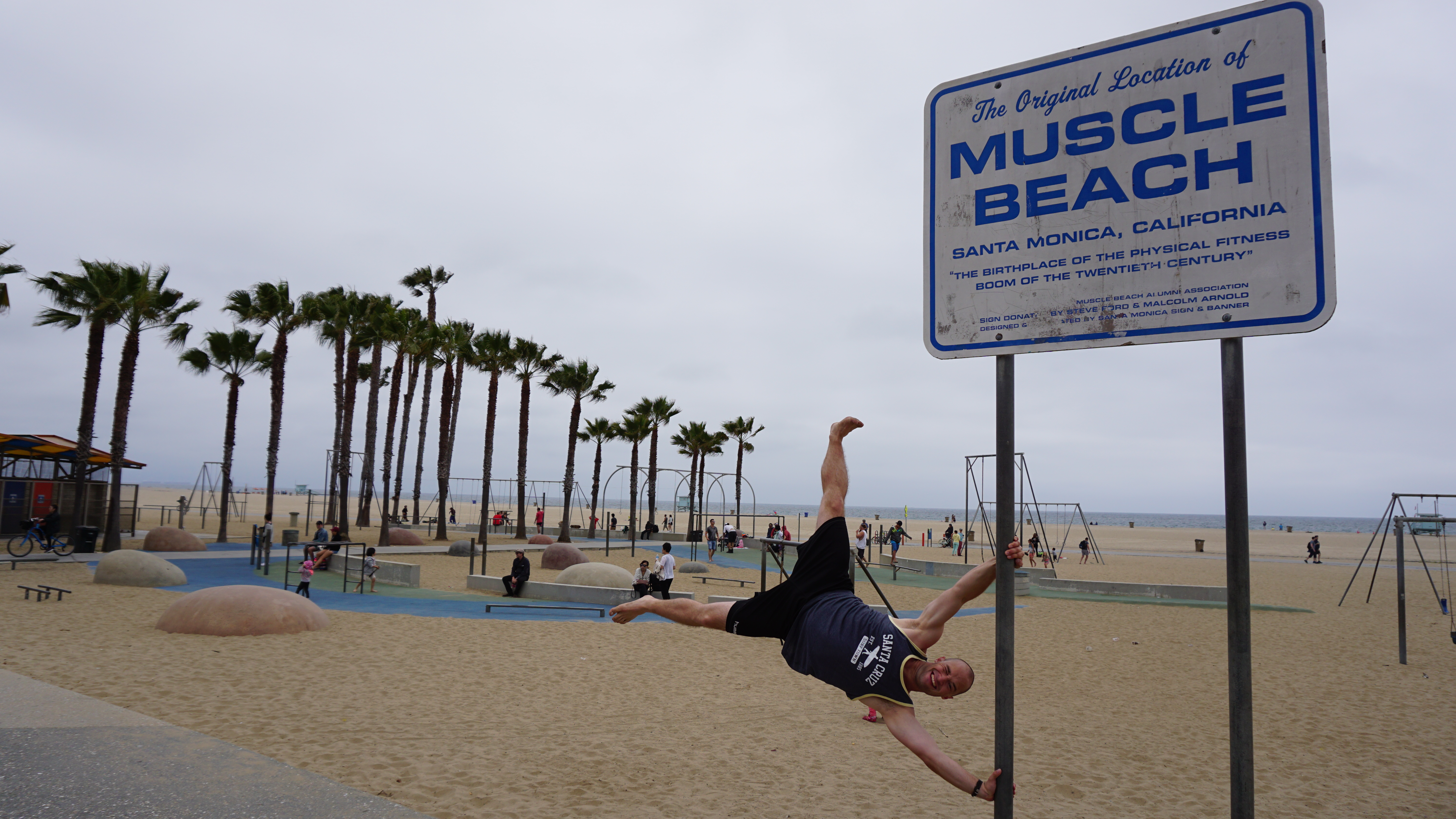 Human Flag ved Muscle Beach, Santa Monica, Los Angeles, Californien