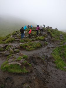 Hike op til Old Man of Storr, Isle of Skye, Skotland